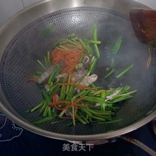 韭菜炒皮皮虾肉的做法步骤：7
