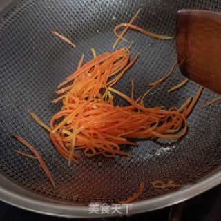 韭菜炒皮皮虾肉的做法步骤：6