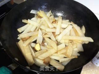 五花肉烧萝卜片的做法步骤：6