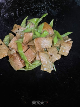 尖椒炒肉饼的做法步骤：8