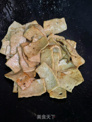 尖椒炒肉饼的做法步骤：5
