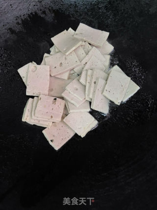 尖椒炒肉饼的做法步骤：3
