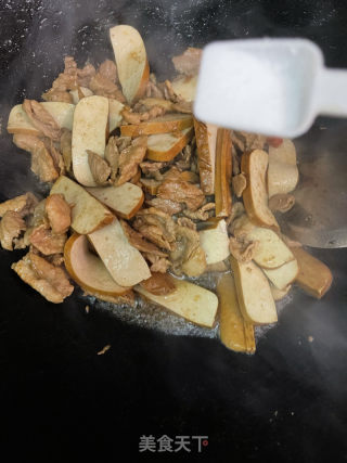 韭菜香干炒肉片的做法步骤：9
