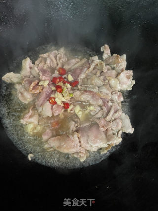 韭菜香干炒肉片的做法步骤：6