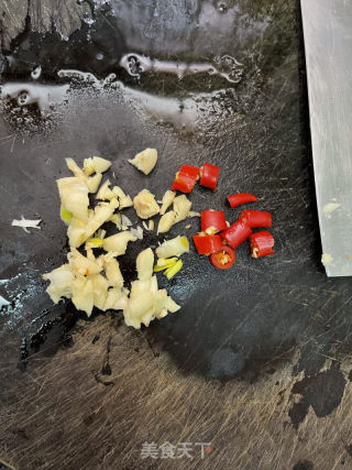 韭菜香干炒肉片的做法步骤：4