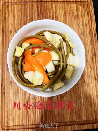 辣炒泡菜的做法步骤：1