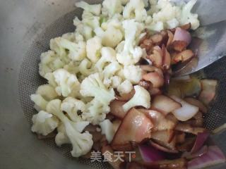 腊肉炒菜花的做法步骤：7
