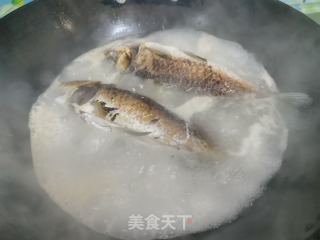 松茸鲫鱼汤的做法步骤：5