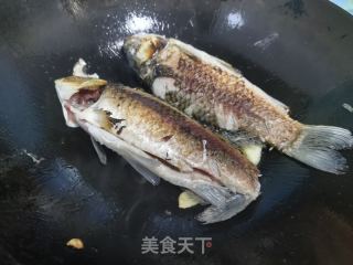 松茸鲫鱼汤的做法步骤：4