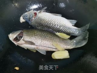 松茸鲫鱼汤的做法步骤：3