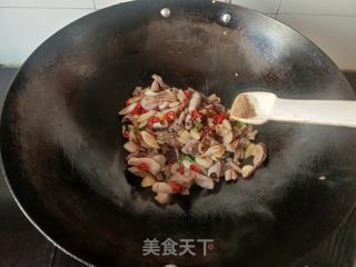蒜苗炒鸭杂的做法步骤：10