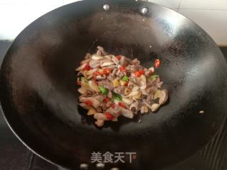 蒜苗炒鸭杂的做法步骤：6