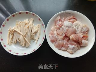麻辣水煮鸡腿的做法步骤：1
