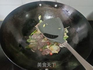 大葱青椒炒牛肉的做法步骤：12
