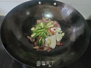 大葱青椒炒牛肉的做法步骤：8