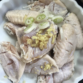 香辣鸡翅的做法步骤：2