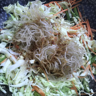 包菜炒红薯粉的做法步骤：8