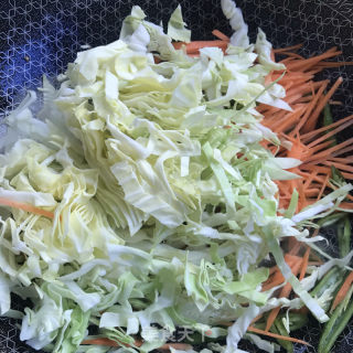 包菜炒红薯粉的做法步骤：7