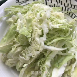 包菜炒红薯粉的做法步骤：1