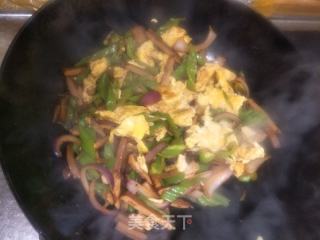 辣椒肉丝炒鸡蛋的做法步骤：5