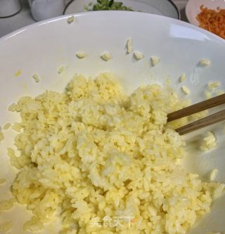 海参蛋炒饭的做法步骤：4