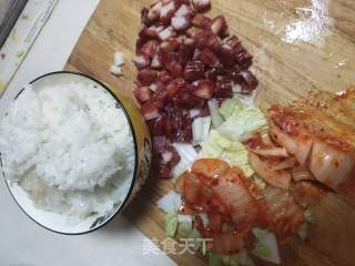 香肠泡菜炒饭的做法步骤：1