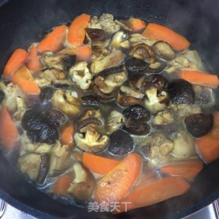 香菇胡萝卜烧鸡腿的做法步骤：8
