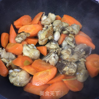 香菇胡萝卜烧鸡腿的做法步骤：7