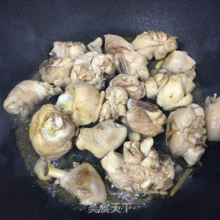 香菇胡萝卜烧鸡腿的做法步骤：6