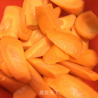 香菇胡萝卜烧鸡腿的做法步骤：3