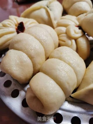 糖三角腊肠卷的做法步骤：12