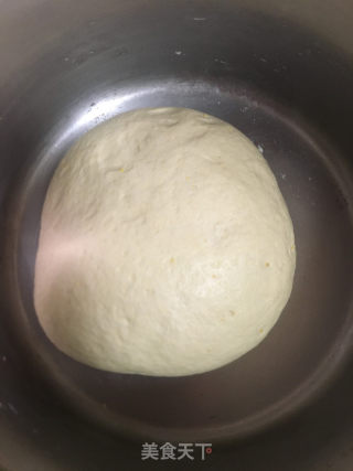 糖三角腊肠卷的做法步骤：1