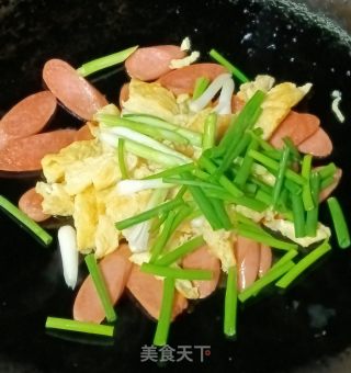 火腿肠炒鸡蛋的做法步骤：12