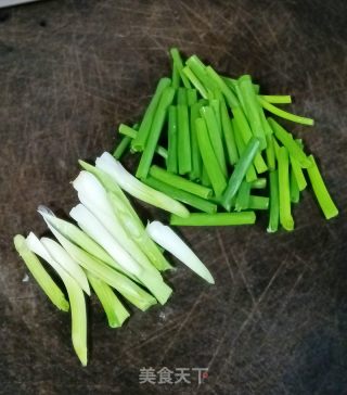 火腿肠炒鸡蛋的做法步骤：5