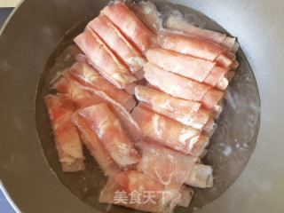 白菜粉条炖牛肉卷的做法步骤：2