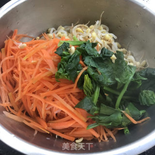 油泼胡萝卜丝拌豆芽的做法步骤：4