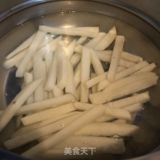 炸薯条的做法步骤：2