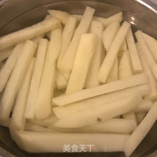 炸薯条的做法步骤：1