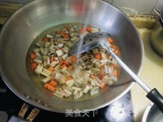 酸辣藕丁的做法步骤：1