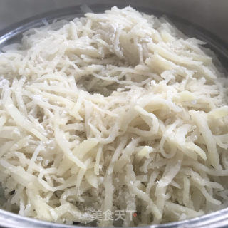 蒜苗炒洋芋擦擦的做法步骤：7