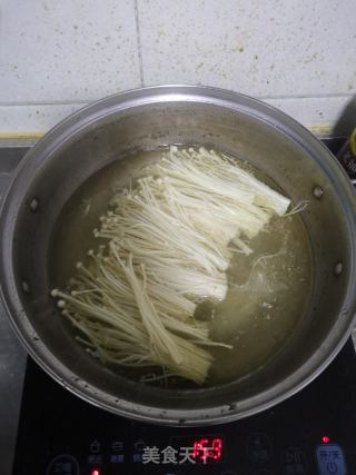 金针菇牛肉汤的做法步骤：9