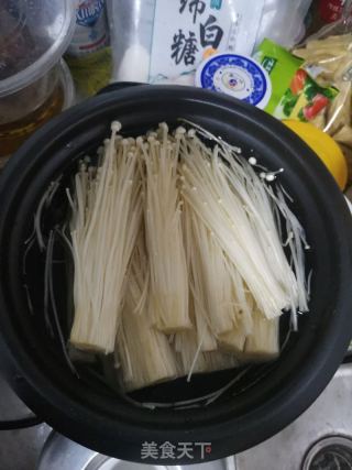 金针菇牛肉汤的做法步骤：3