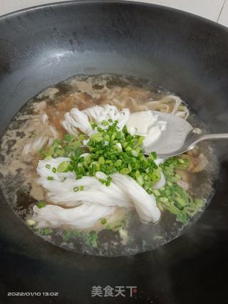瘦肉生肠猪肝河粉的做法步骤：5