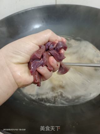 瘦肉生肠猪肝河粉的做法步骤：4