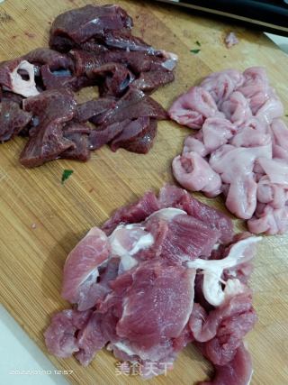 瘦肉生肠猪肝河粉的做法步骤：1