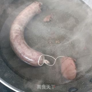 鸡油蒜黄拌血肠的做法步骤：5