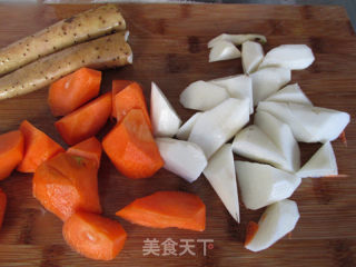 胡萝卜山药炖羊肉的做法步骤：3