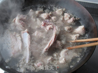 胡萝卜山药炖羊肉的做法步骤：2