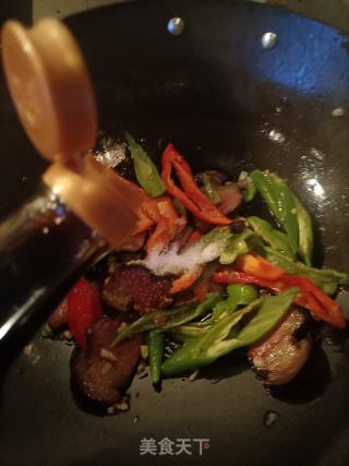双椒炒腊肉的做法步骤：9