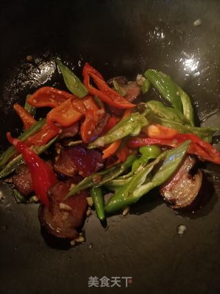 双椒炒腊肉的做法步骤：7